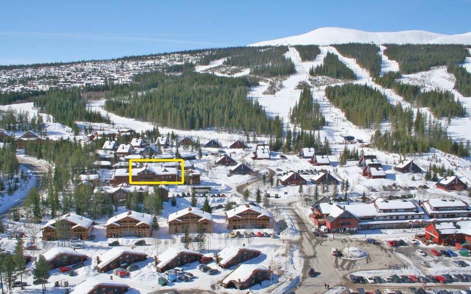 Day, Neighbourhood, Natural landscape, Bird's eye view, Winter, Ski School, Skiing, Mountain view, Location, Parking, internet, internet