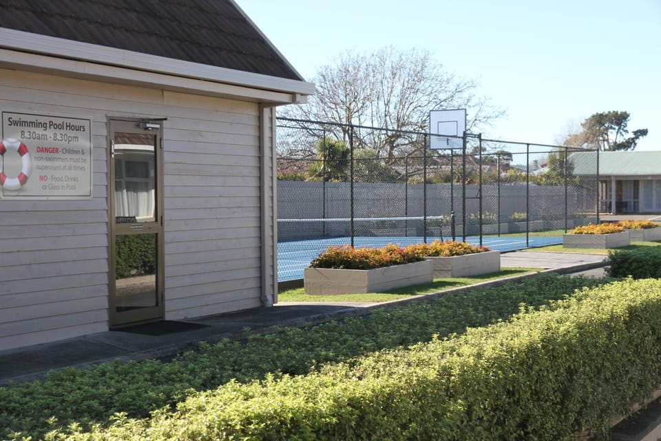 Tennis court, Swimming pool, Swimming pool