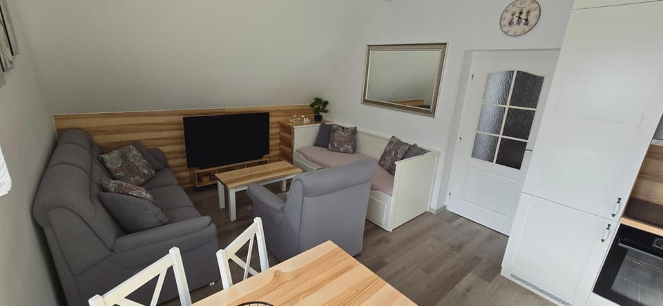 Communal lounge/ TV room, TV and multimedia, Living room, Seating area