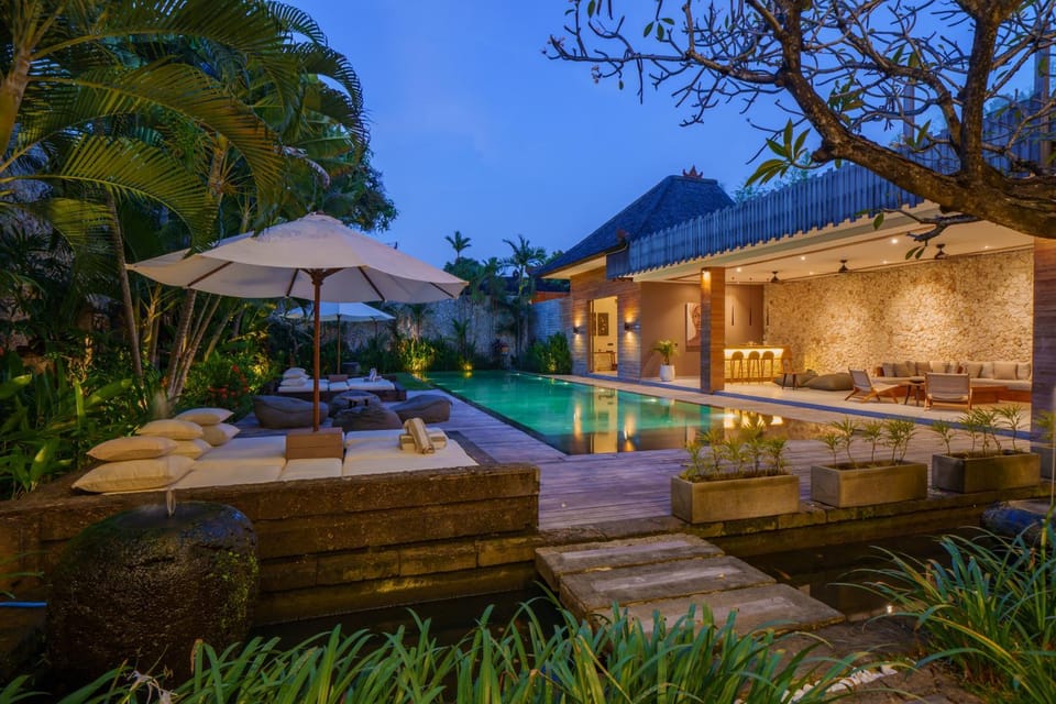 Property building, Night, Garden, Pool view, Swimming pool, sunbed