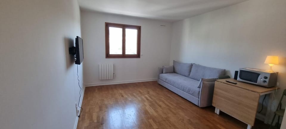 Bed, Living room