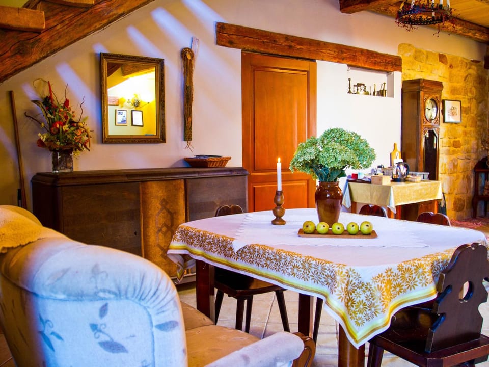 Lobby or reception, Decorative detail, Seating area, Dining area, Drinks, wardrobe
