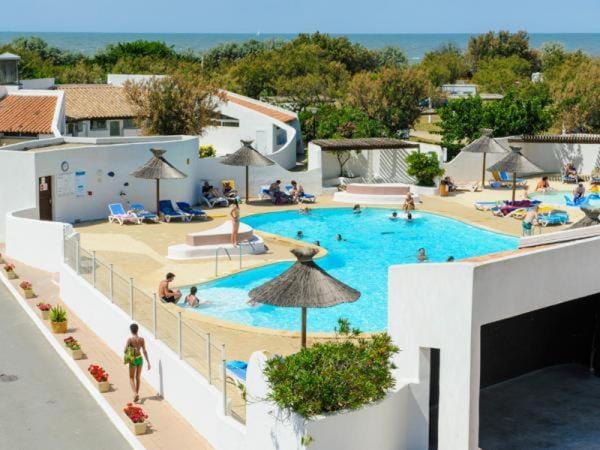 Oh! Campings - Le Clos du Rhône Campground/ 
RV Resort in Saintes-Maries-de-la-Mer
