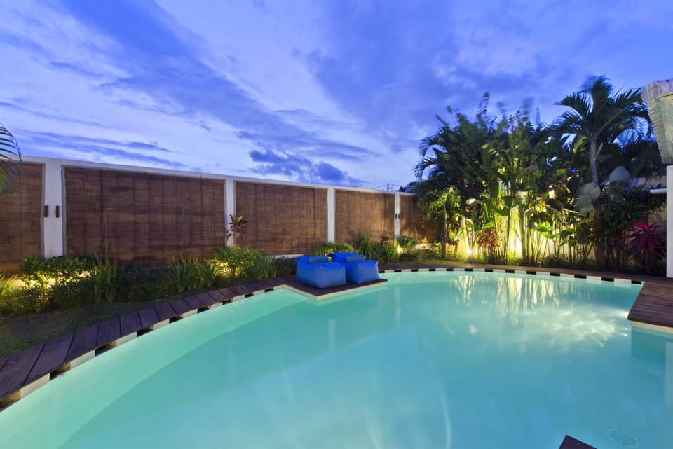 Swimming pool, Swimming pool