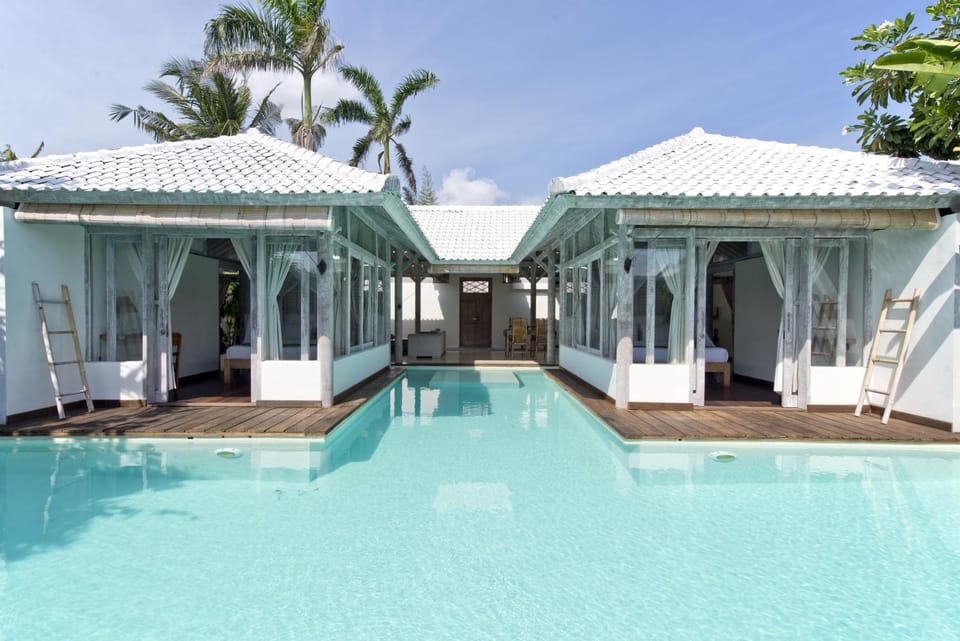 Property building, Swimming pool, Swimming pool