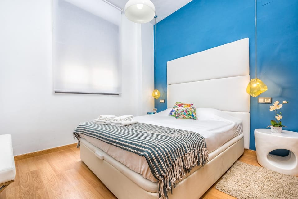Atico con terraza ac 1hab en el centro y piscina comunitaria Apartment in Malaga