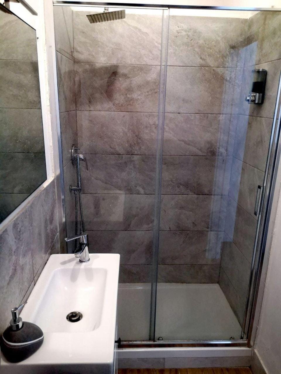 CAMERA e BAGNO PRIVATO a 3 minuti dalla Stazione Bed and Breakfast in Bologna
