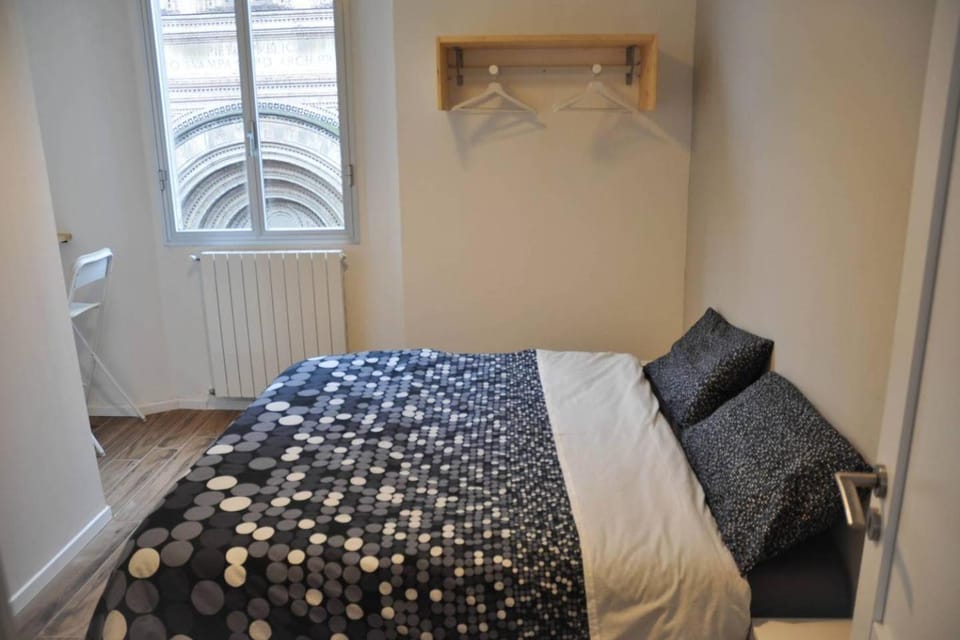 CAMERA e BAGNO PRIVATO a 3 minuti dalla Stazione Bed and Breakfast in Bologna