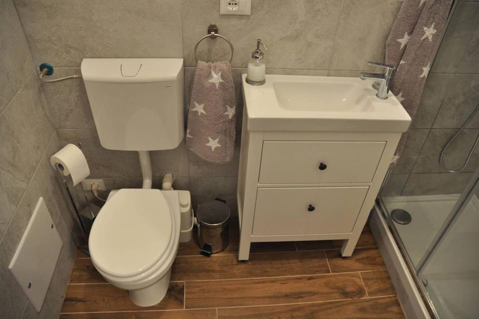 CAMERA e BAGNO PRIVATO a 3 minuti dalla Stazione Bed and Breakfast in Bologna