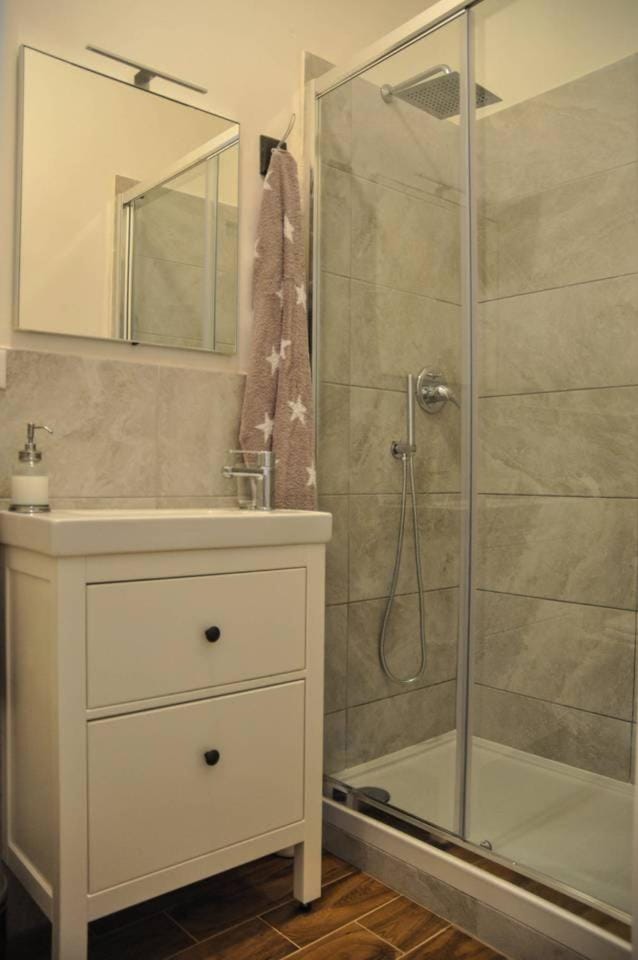 CAMERA e BAGNO PRIVATO a 3 minuti dalla Stazione Bed and Breakfast in Bologna