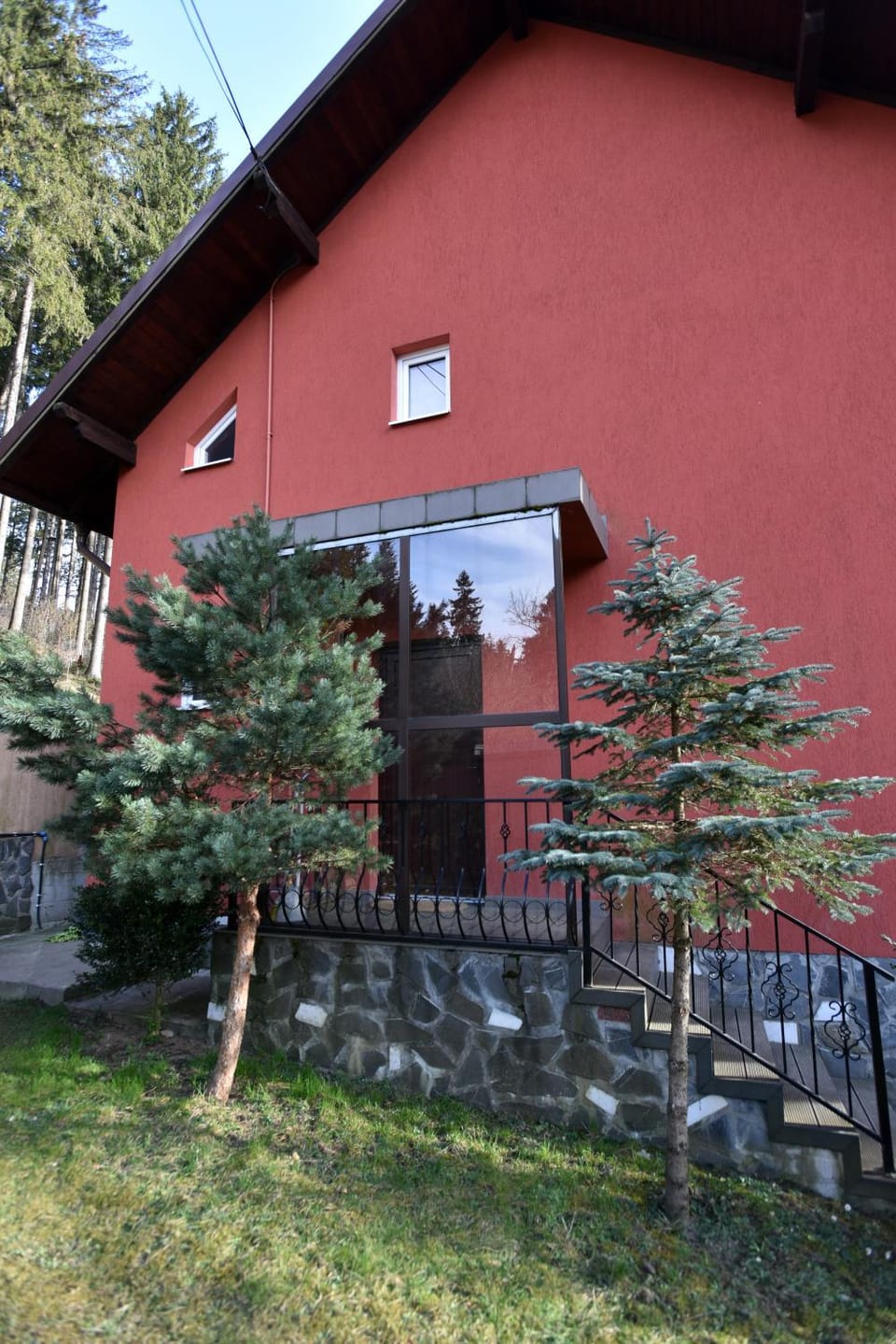 Facade/entrance