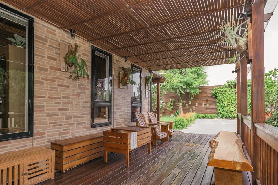 Patio, Facade/entrance