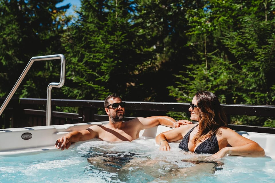 Day, People, Natural landscape, Hot Tub, Spa and wellness centre/facilities, Guests, group of guests
