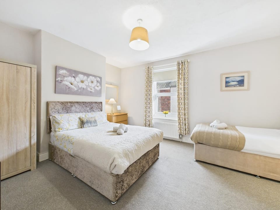 RestfullStays- 3 Bedroom, 4 Bed House FREE PARKING House in North Tyneside District
