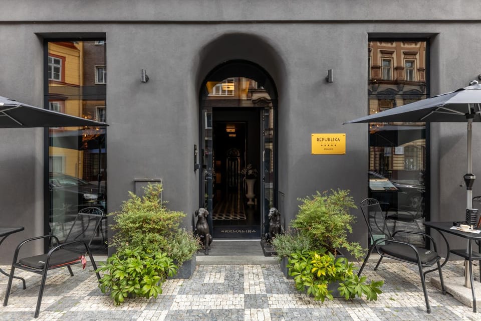Facade/entrance