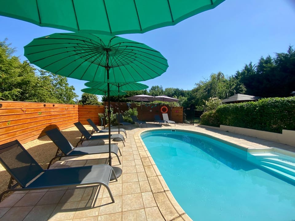 Domaine Ô Clair de Lune - Chambres d'Hôtes et Gîtes à Sarlat - Accès Cité Médiévale 5 minutes à pied - Parking - SPA & Massages en option - Piscine de saison Bed and Breakfast in Occitanie
