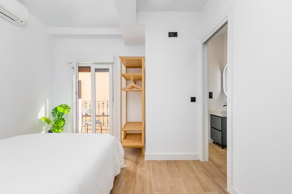 Bed, Bathroom, Photo of the whole room, Bedroom, wardrobe