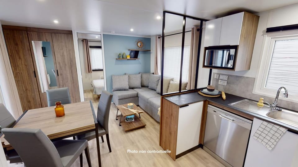 Kitchen or kitchenette, Living room