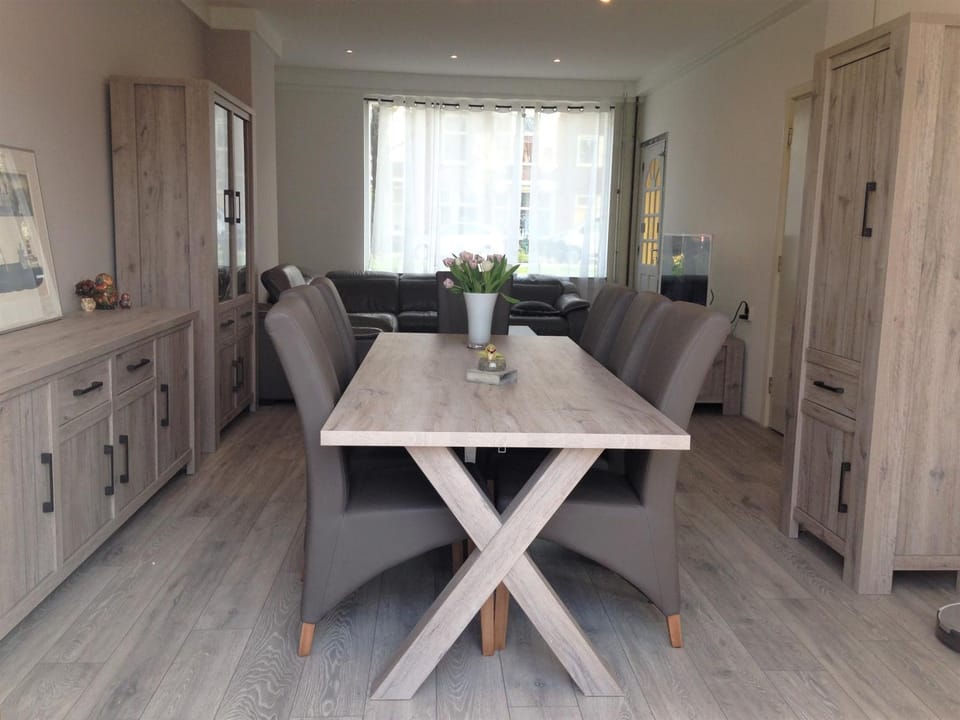 Living room, Food and drinks, Seating area