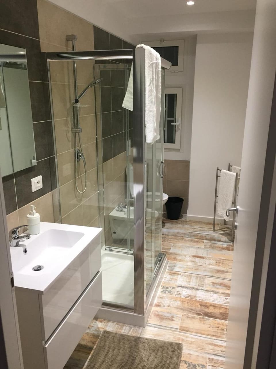 Toilet, bidet