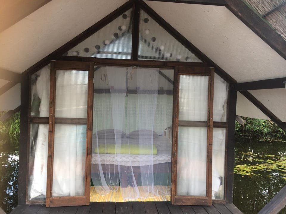 Facade/entrance, Bed