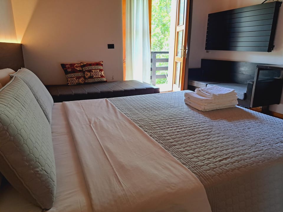 Shower, Balcony/Terrace, towels