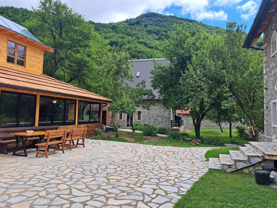 Property building, Restaurant/places to eat, Day, Garden, Garden view, Mountain view
