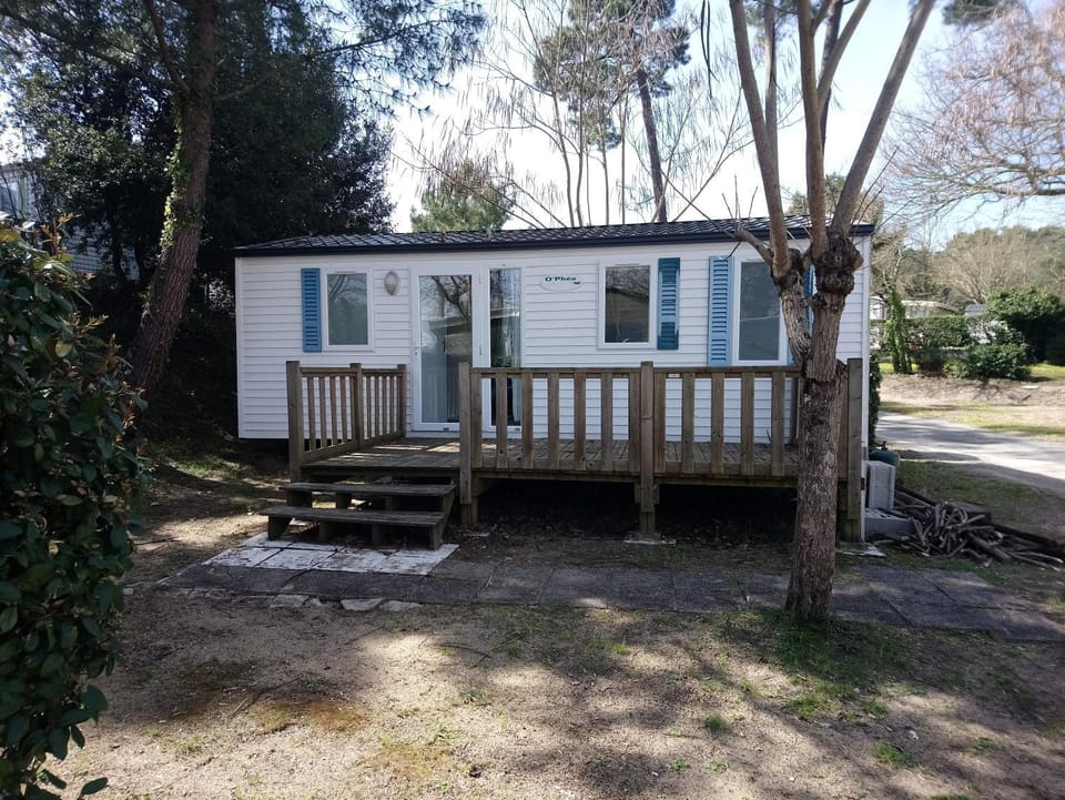 Camping Les Pins de Sel Campground/ 
RV Resort in Nouvelle-Aquitaine