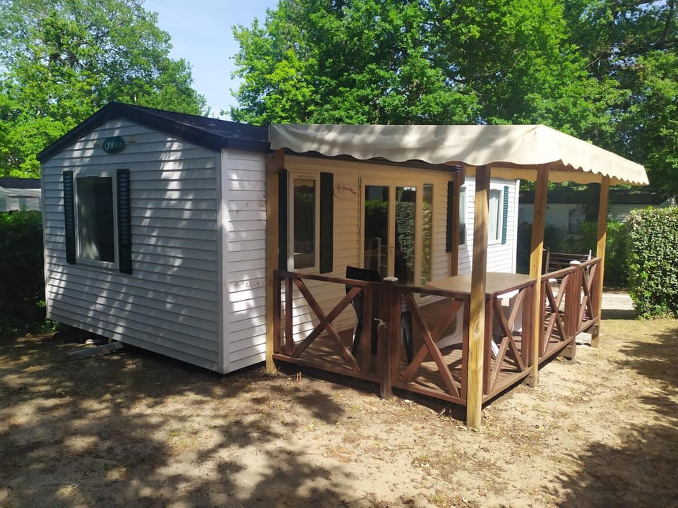 Camping Les Pins de Sel Campground/ 
RV Resort in Nouvelle-Aquitaine