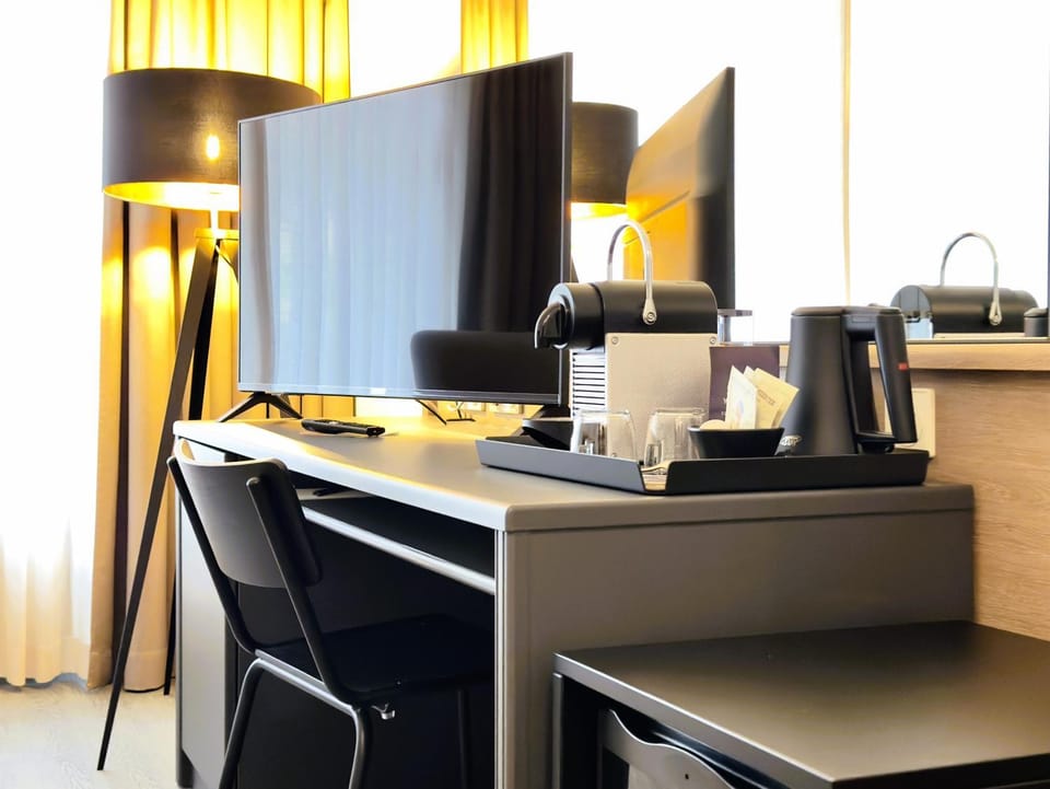 TV and multimedia, Coffee/tea facilities, minibar