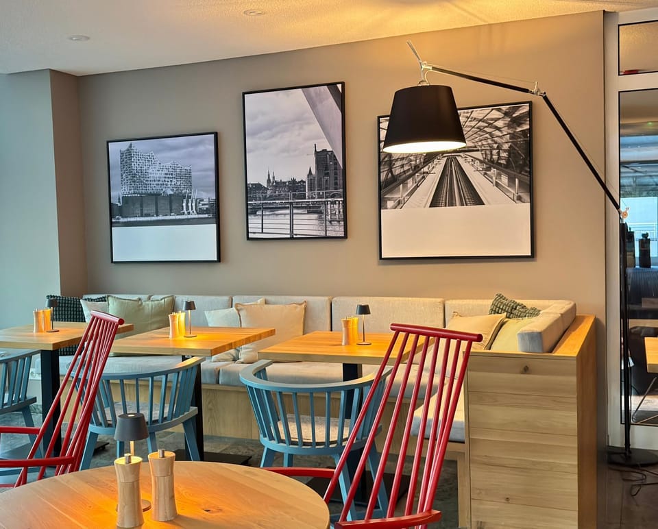 Restaurant/places to eat, Seating area