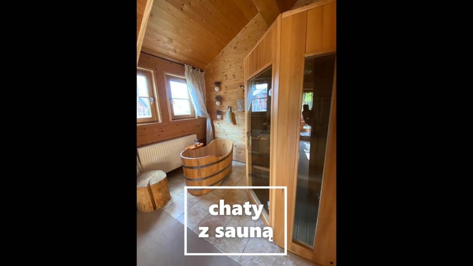 Chaty Świerkowe Wzgórze - tylko domki typu superior z prywatną sauną balią kominkiem oraz ogrodzonym prywatnym terenem z grillem, domki bez sauny na wspólnym terenie Chalet in Lower Silesian Voivodeship