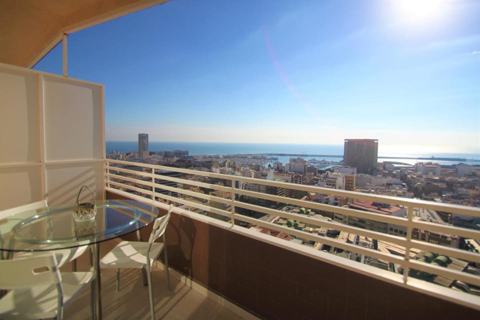 Balcony/Terrace, City view, Landmark view, Sea view, Street view