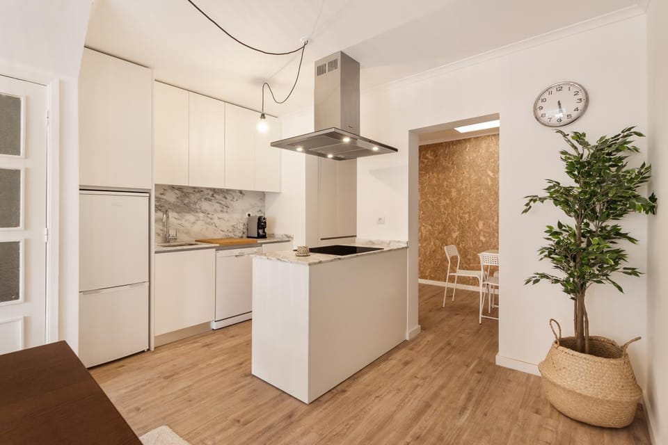 Kitchen or kitchenette, dishwasher
