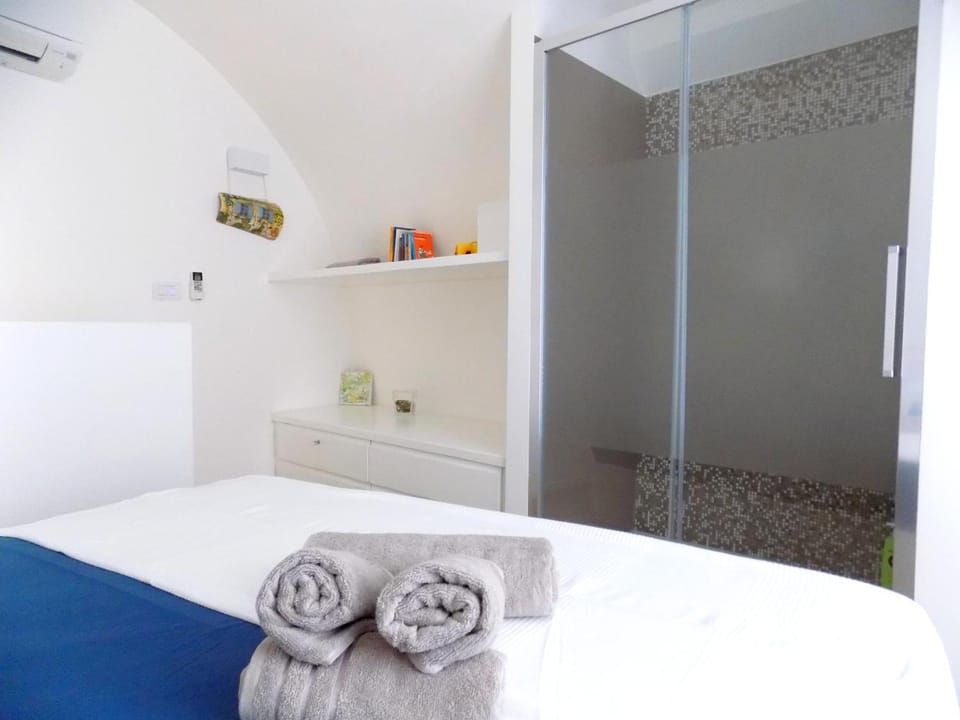 Shower, Bed