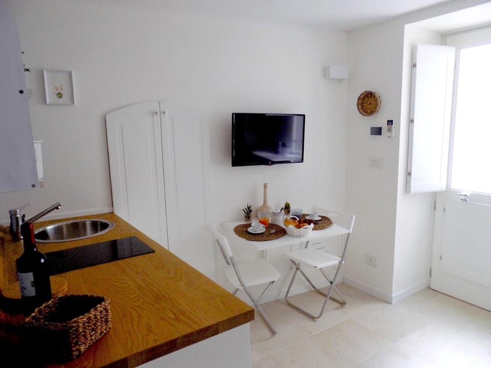 Communal lounge/ TV room, TV and multimedia, Dining area