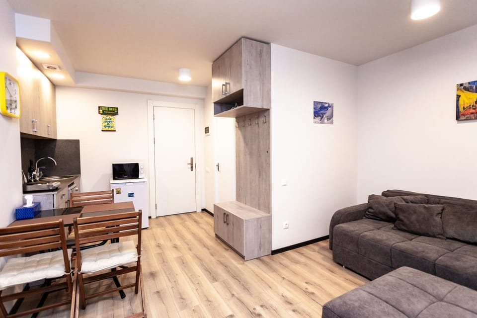 Kitchen or kitchenette, Dining area, minibar