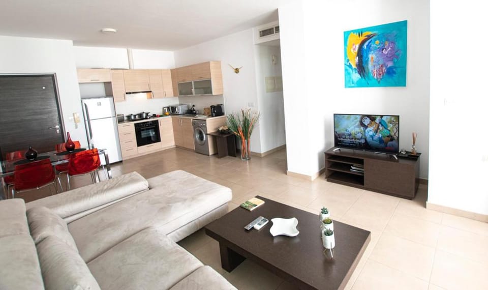 Communal lounge/ TV room, TV and multimedia, Kitchen or kitchenette, Living room, Seating area, Dining area