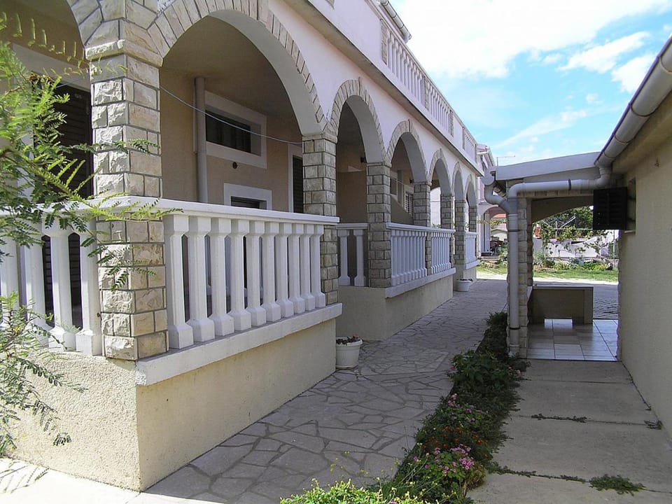 Facade/entrance, Day, Summer, Balcony/Terrace, Floor plan, On site