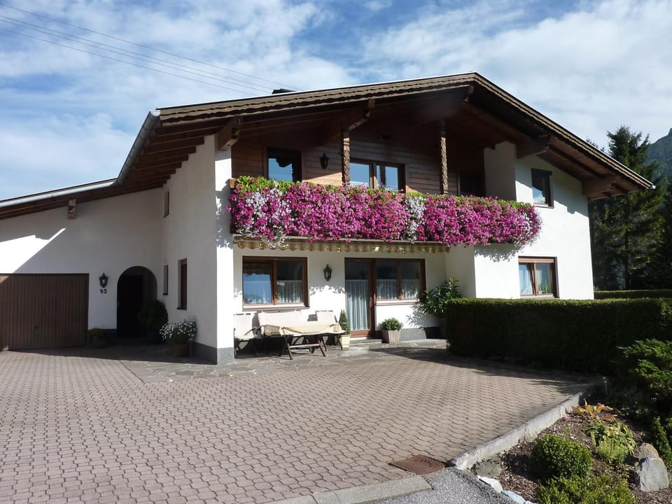 Facade/entrance, Spring, Summer