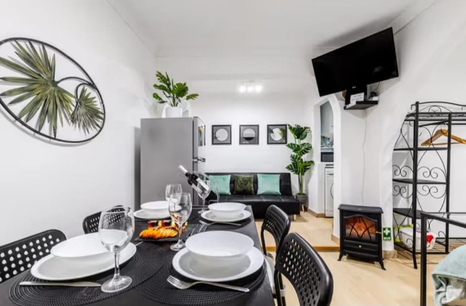 TV and multimedia, Living room, Dining area