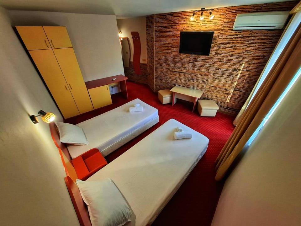 Balcony/Terrace, Mountain view