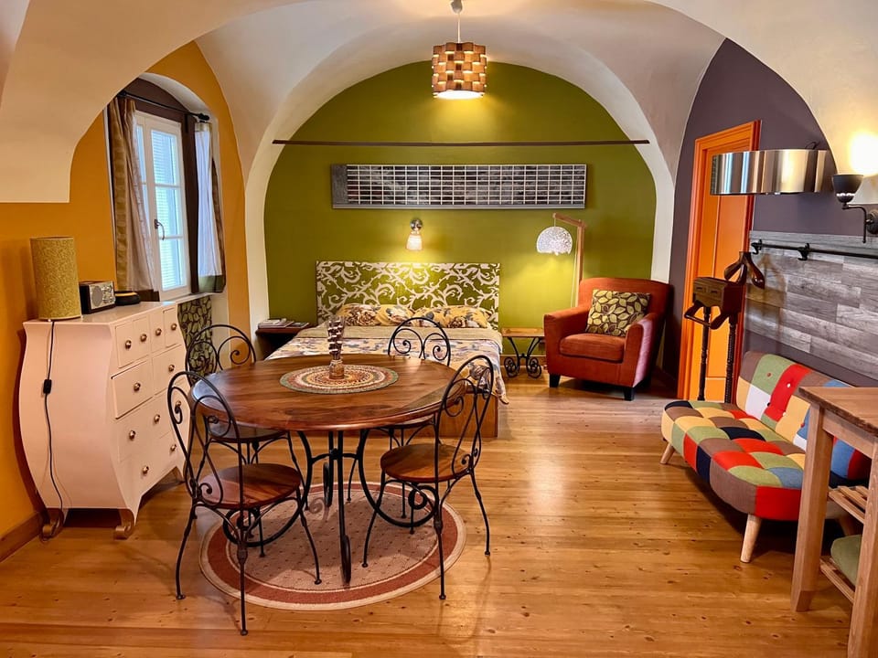 Living room, Photo of the whole room