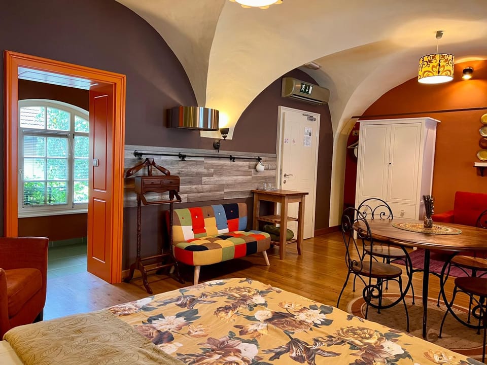 Living room, Photo of the whole room