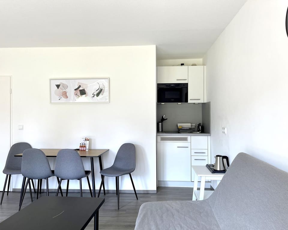 Kitchen or kitchenette, Living room, Photo of the whole room, Seating area, Dining area, minibar