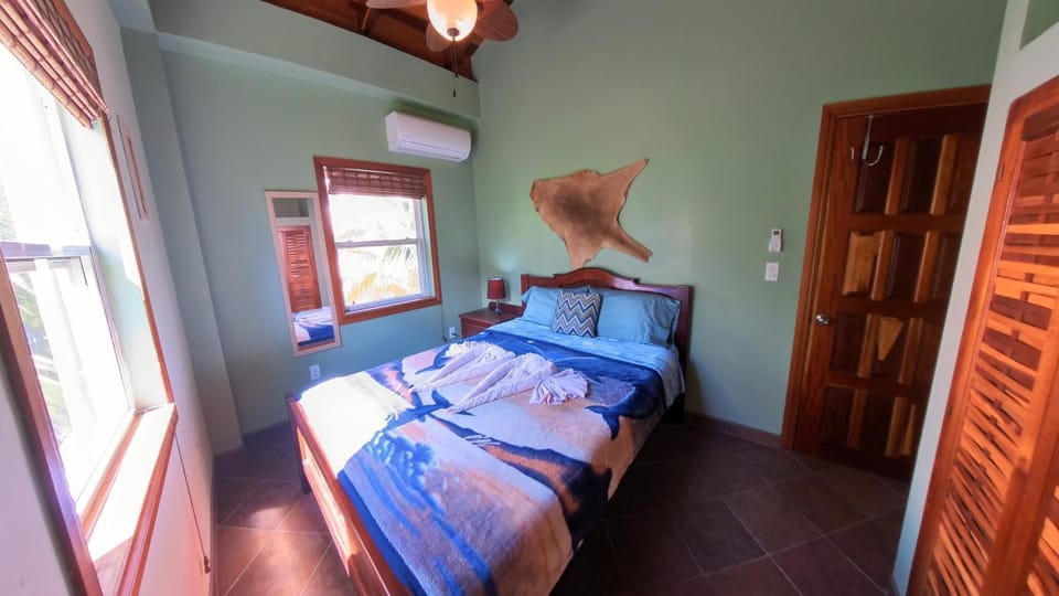 Slo-N-Ez Villa Terrace (Ocean View) Apartment in Belize District