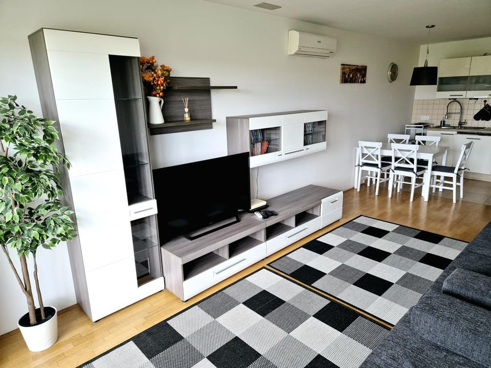 TV and multimedia, Living room