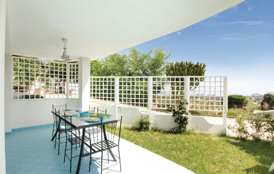 Garden, Dining area