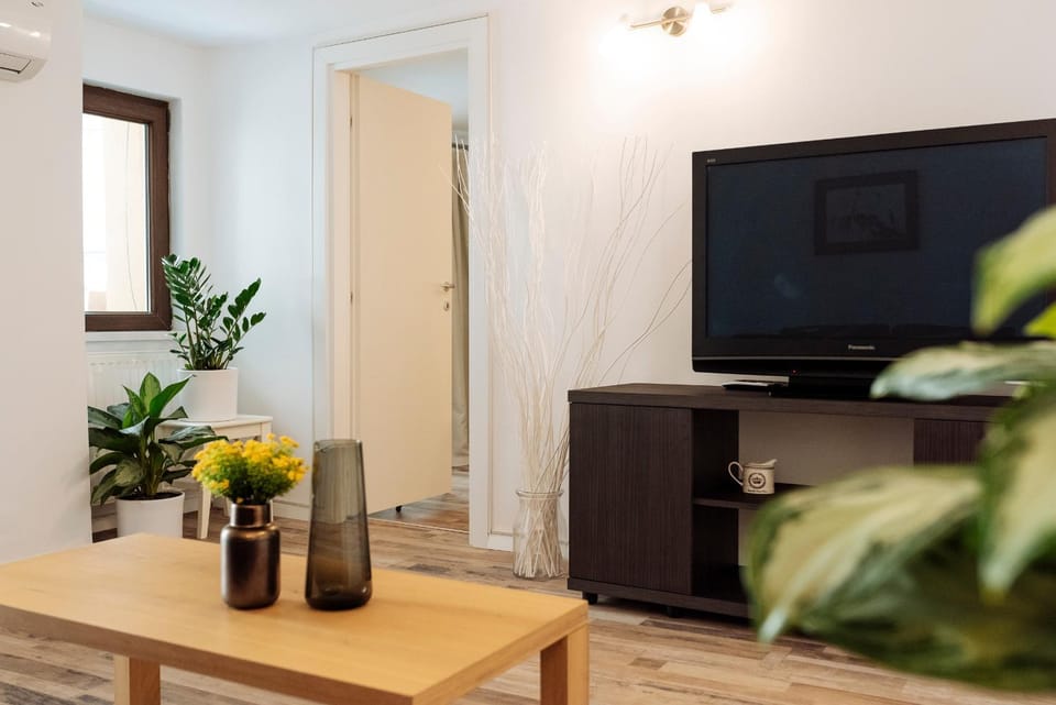 Lovely house and courtyard in city center Apartment in Bucharest