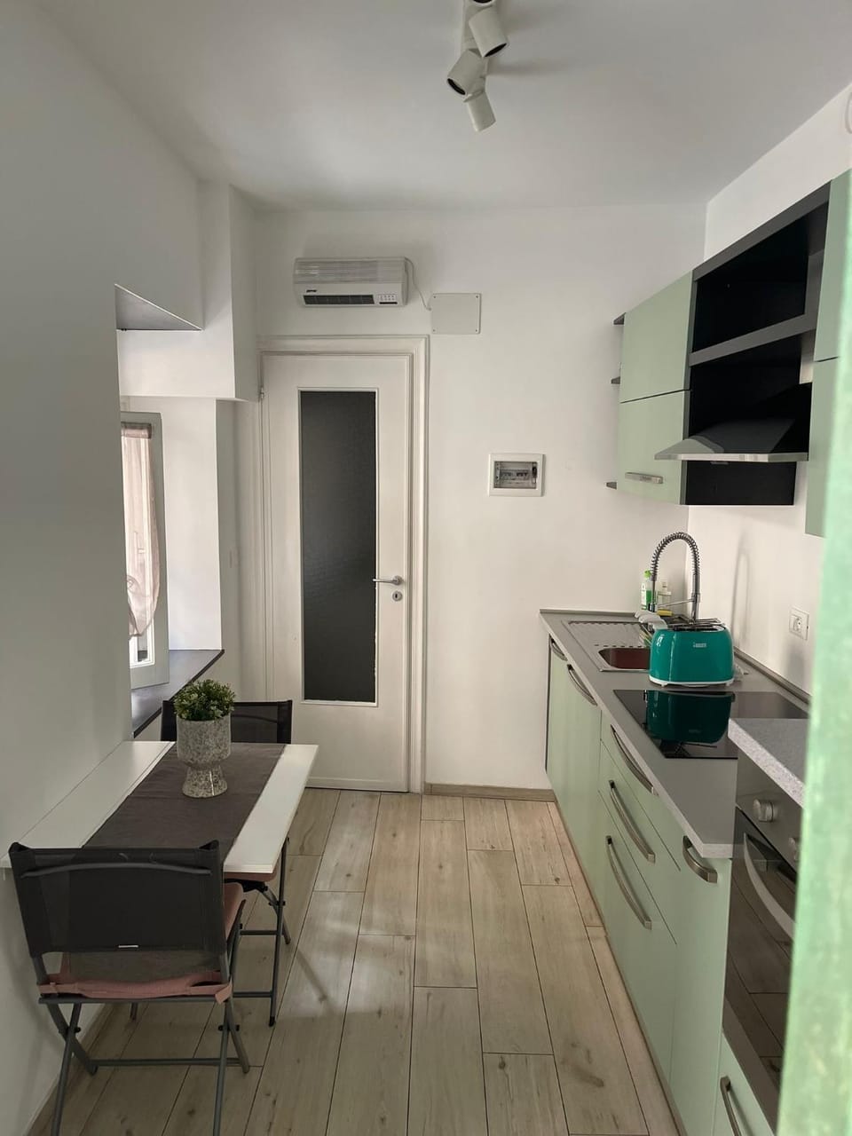 Kitchen or kitchenette, oven, pet friendly, stove, air conditioner